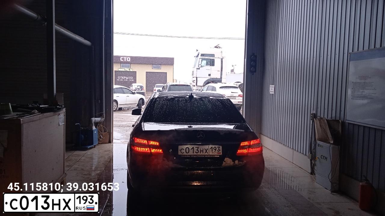 Фото автомобиля MERCEDES E-KLASSE, 2012 — госномер С013НХ193. Цвет: ЧЕРНЫЙ