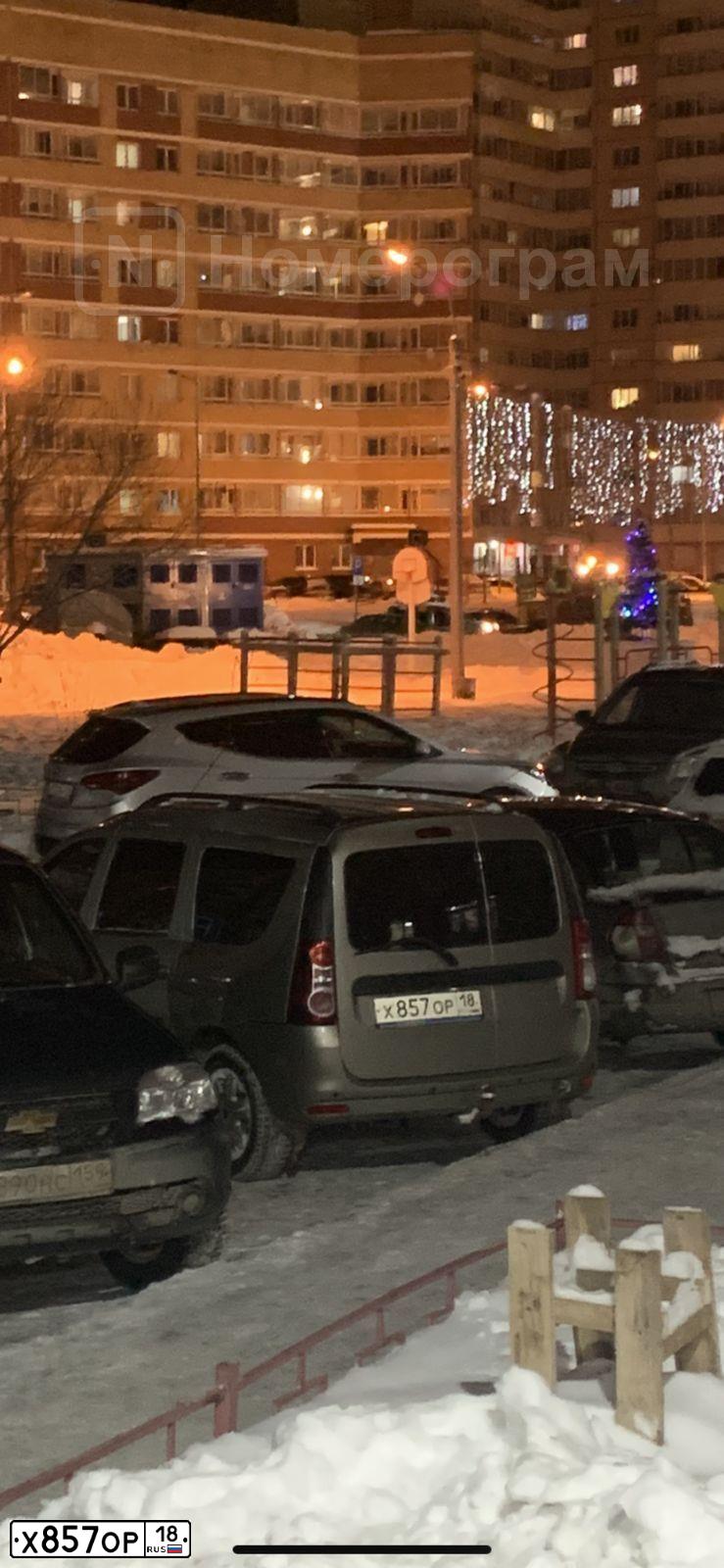 Фото автомобиля LADA LARGUS, 2014 — госномер О552ОВ159. Цвет: СЕРО-БЕЖЕВЫЙ