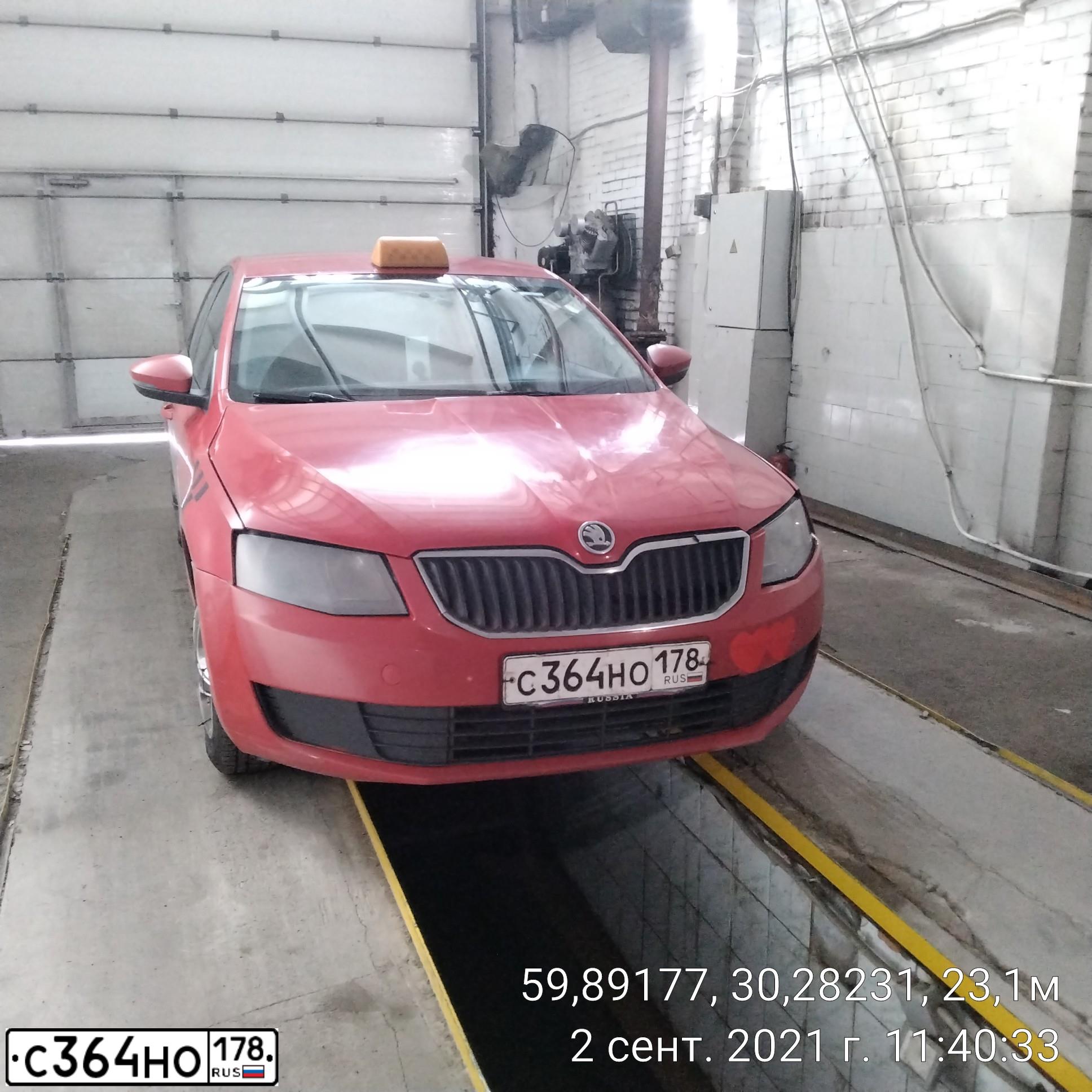 Фото автомобиля SKODA OCTAVIA, 2014 — госномер С364НО178. Цвет: КРАСНЫЙ