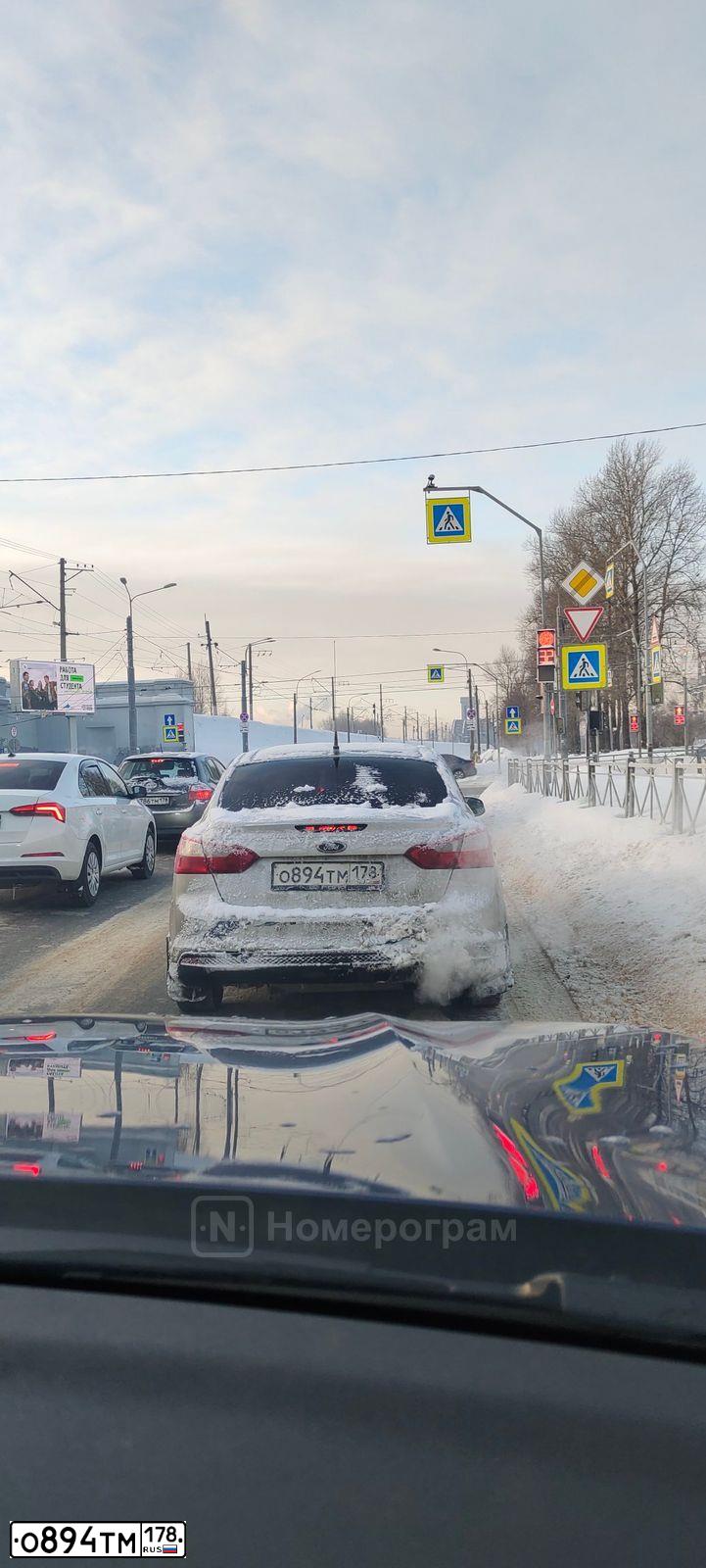 Фото автомобиля FORD FOCUS, 2012 — госномер О894ТМ178. Цвет: СЕРЕБРИСТЫЙ