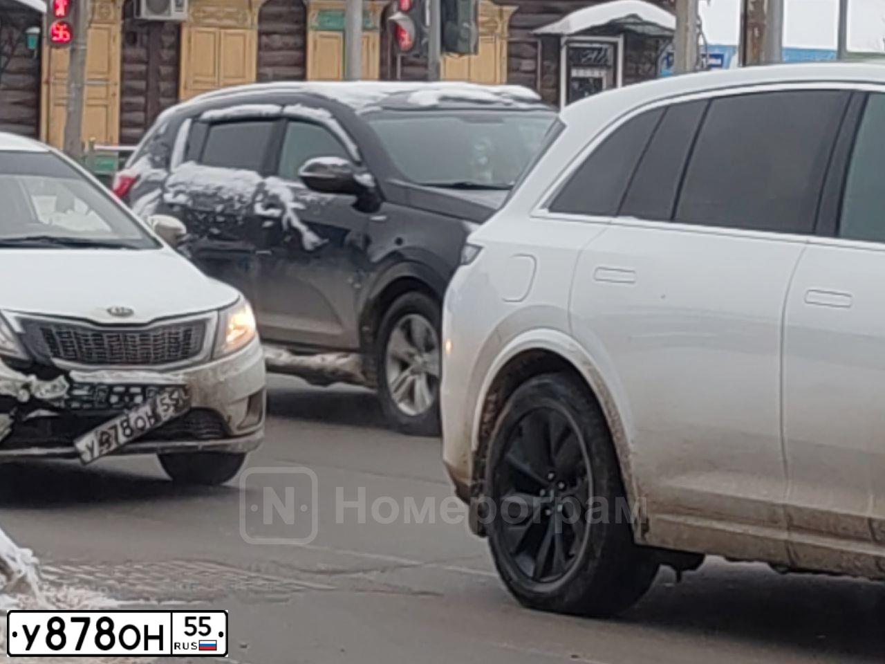 Фото автомобиля TOYOTA CAMRY, 2014 — госномер А116ХЕ155. Цвет: Белый