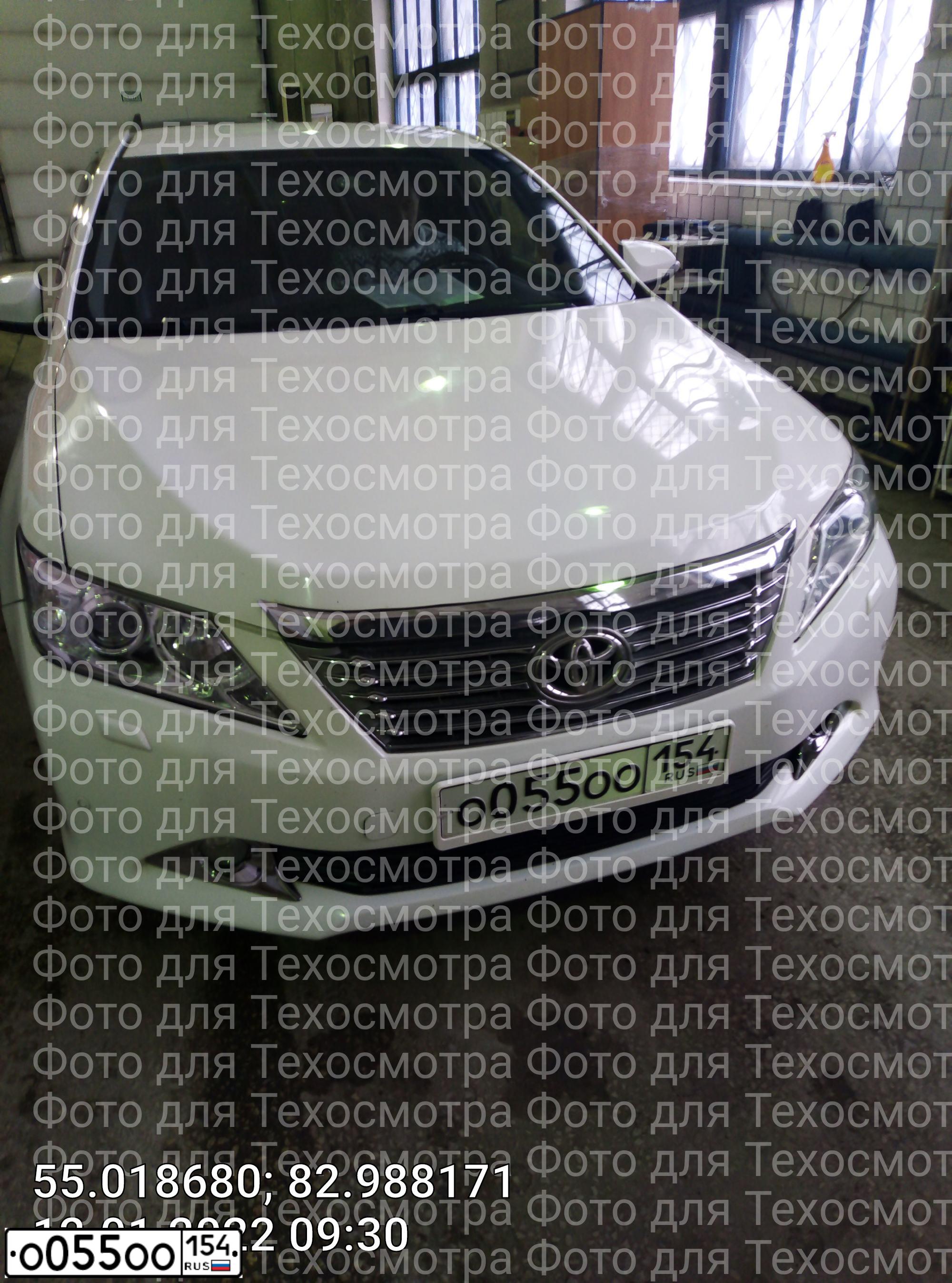 Фото автомобиля TOYOTA CAMRY, 2012 — госномер О055ОО154. Цвет: БЕЛЫЙ