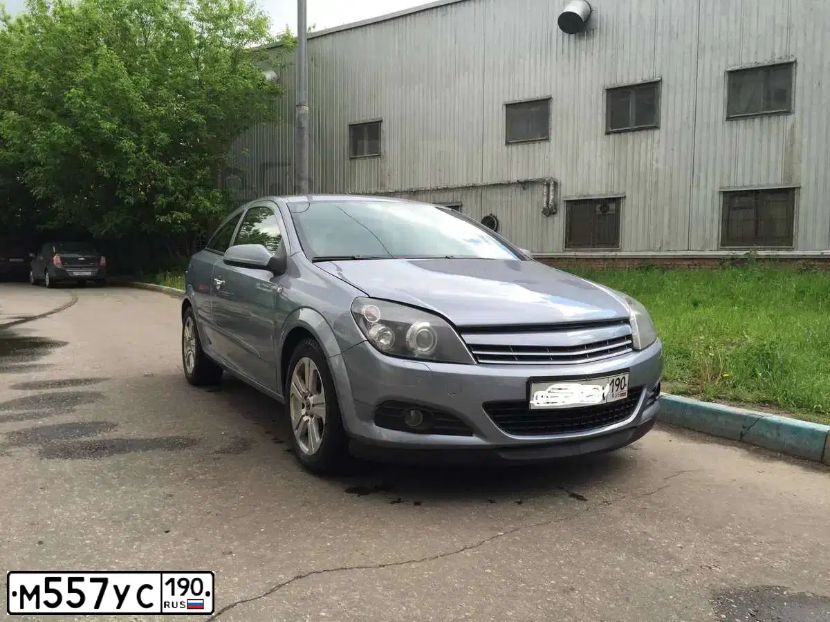 Фото автомобиля KIA CEE'D, 2012 — госномер М557УС190. Цвет: Коричневый
