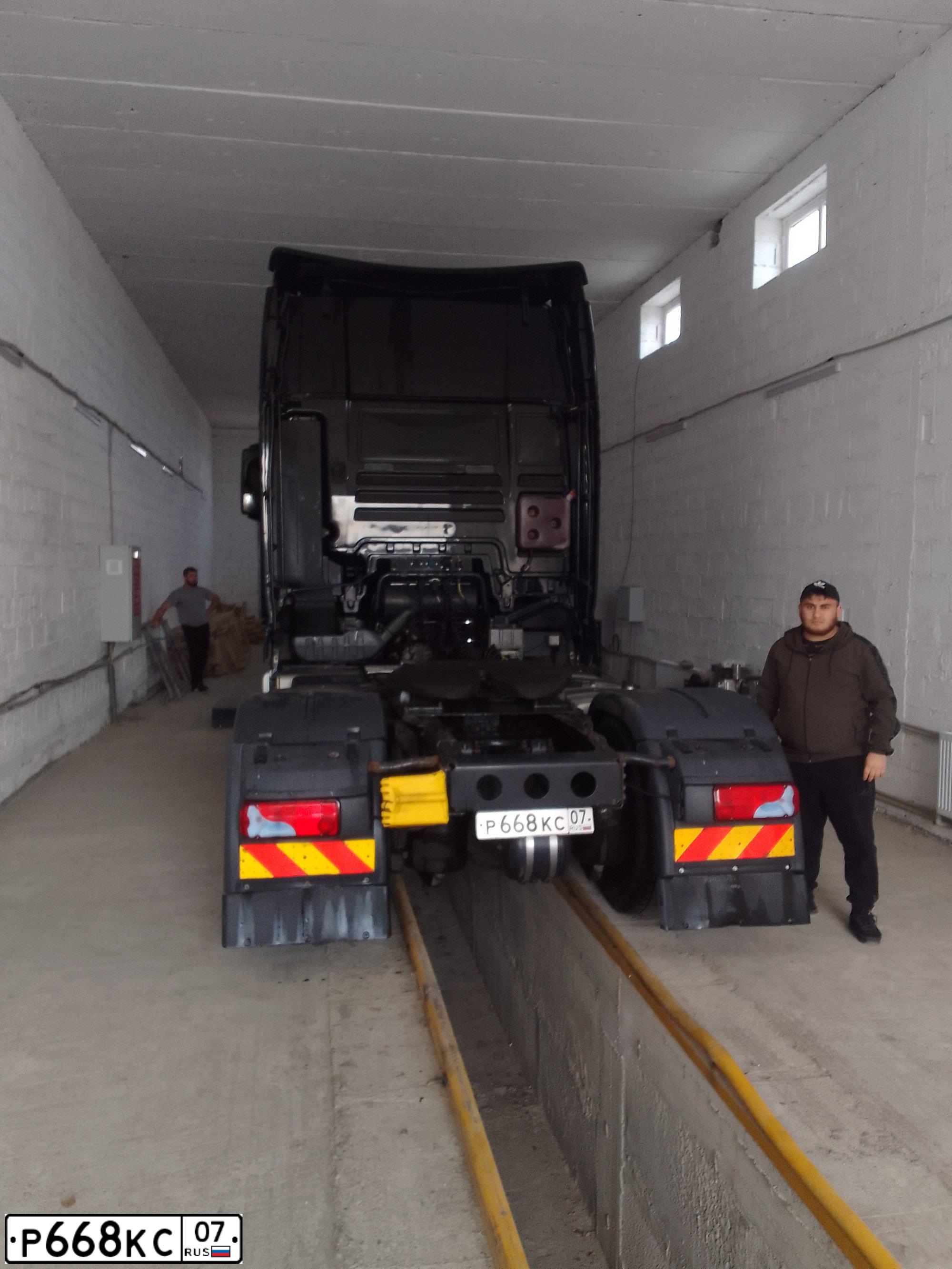 Фото автомобиля MAN TGX 18.XXX /4X2/, 2010 — госномер Р668КС07. Цвет: ЧЕРНЫЙ