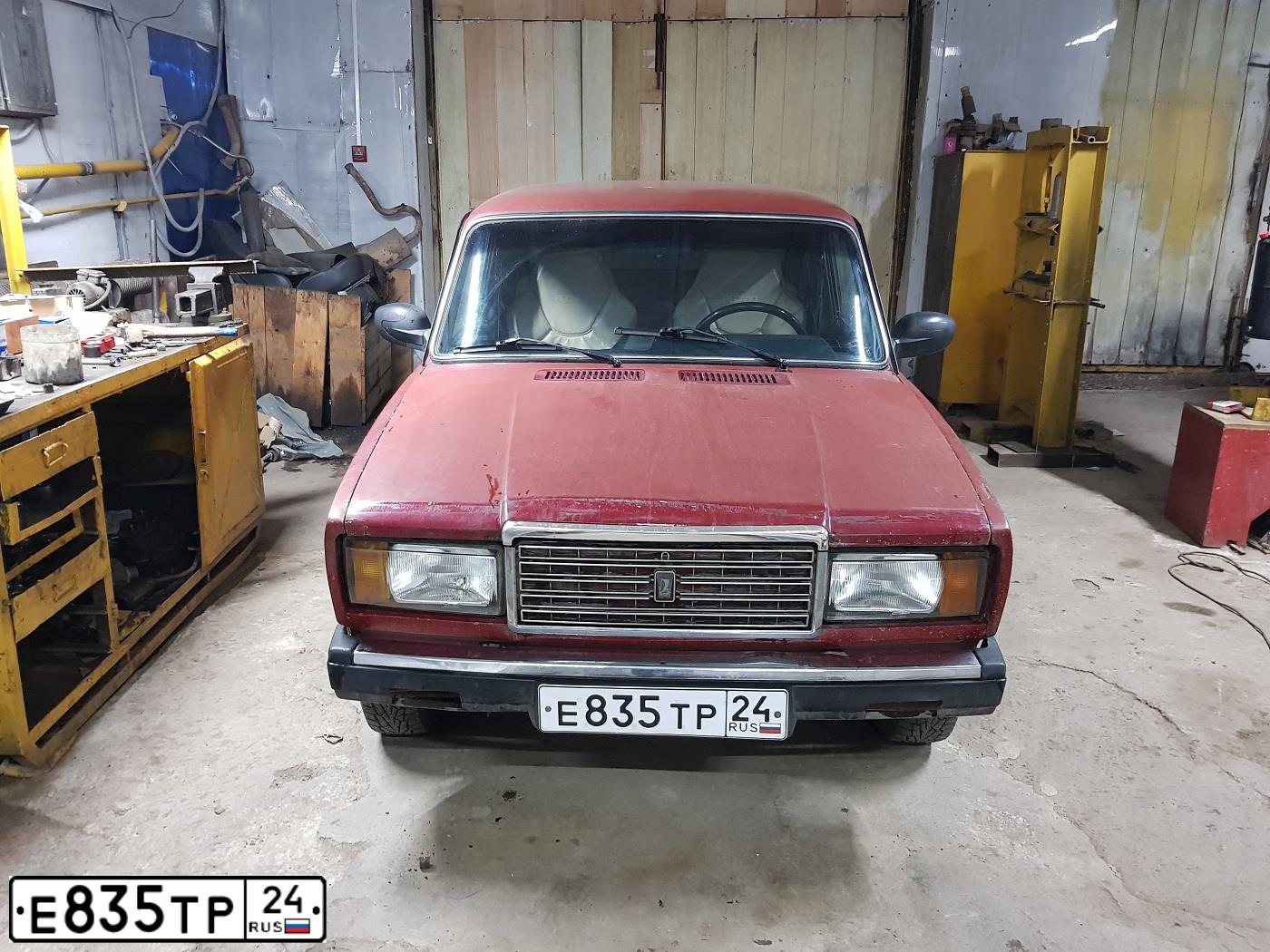 Фото автомобиля VAZ 2107 LADA, 2000 — госномер Е835ТР124