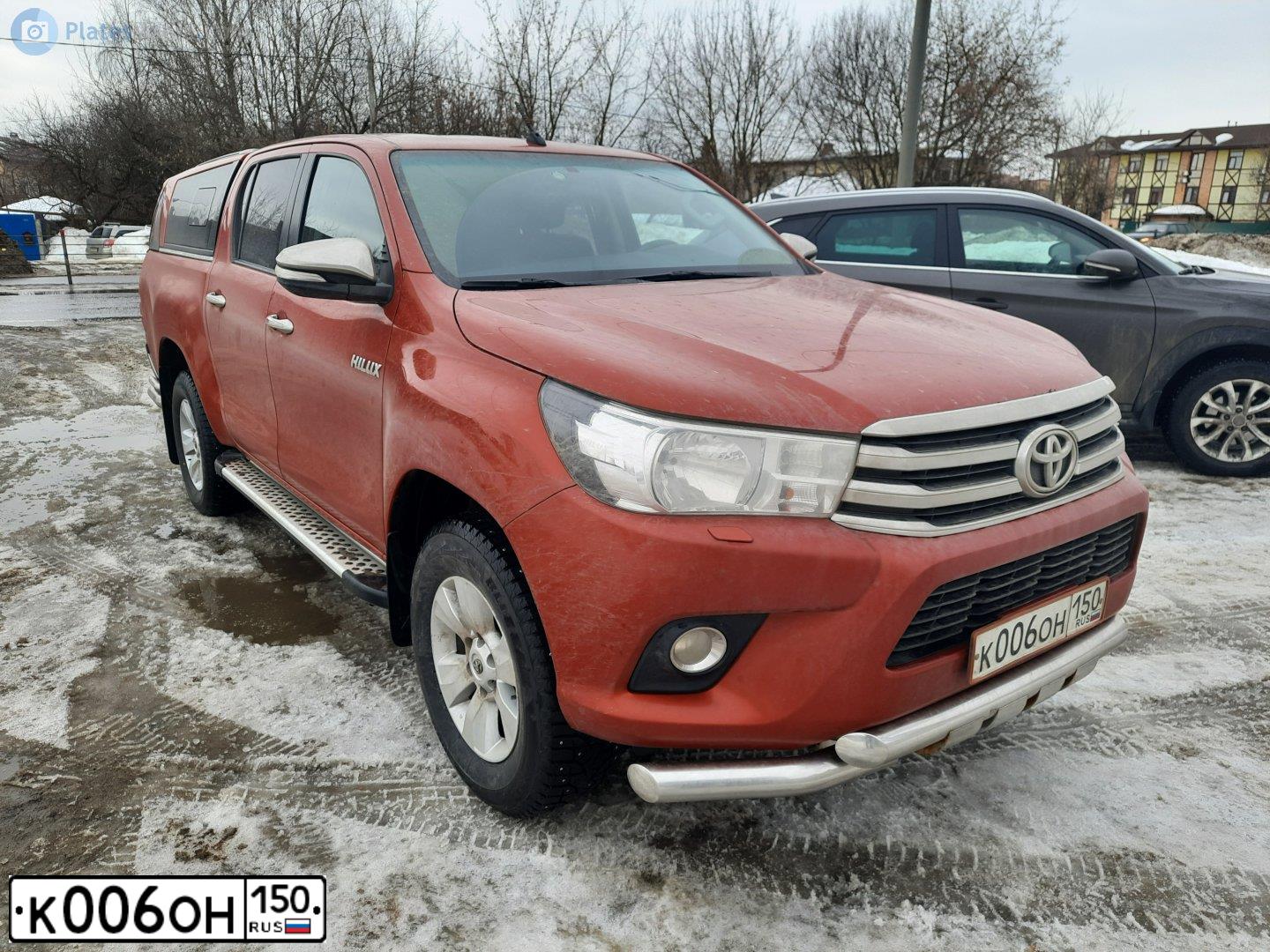Фото автомобиля TOYOTA HILUX, 2012 — госномер К450УО777. Цвет: СЕРО-ЗОЛОТИСТЫЙ