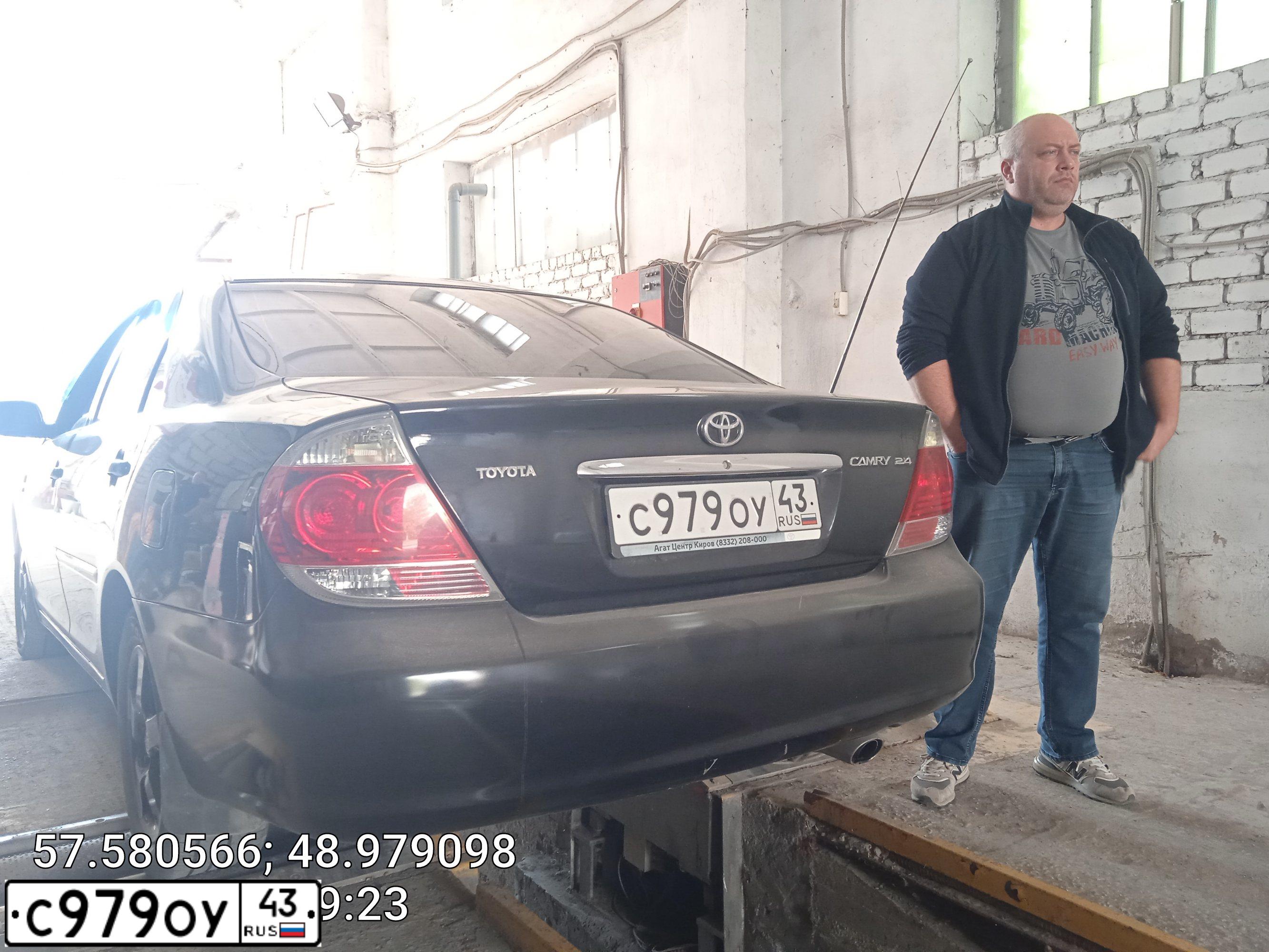 Фото автомобиля TOYOTA CAMRY, 2005 — госномер А045АА43. Цвет: ЧЕРНЫЙ