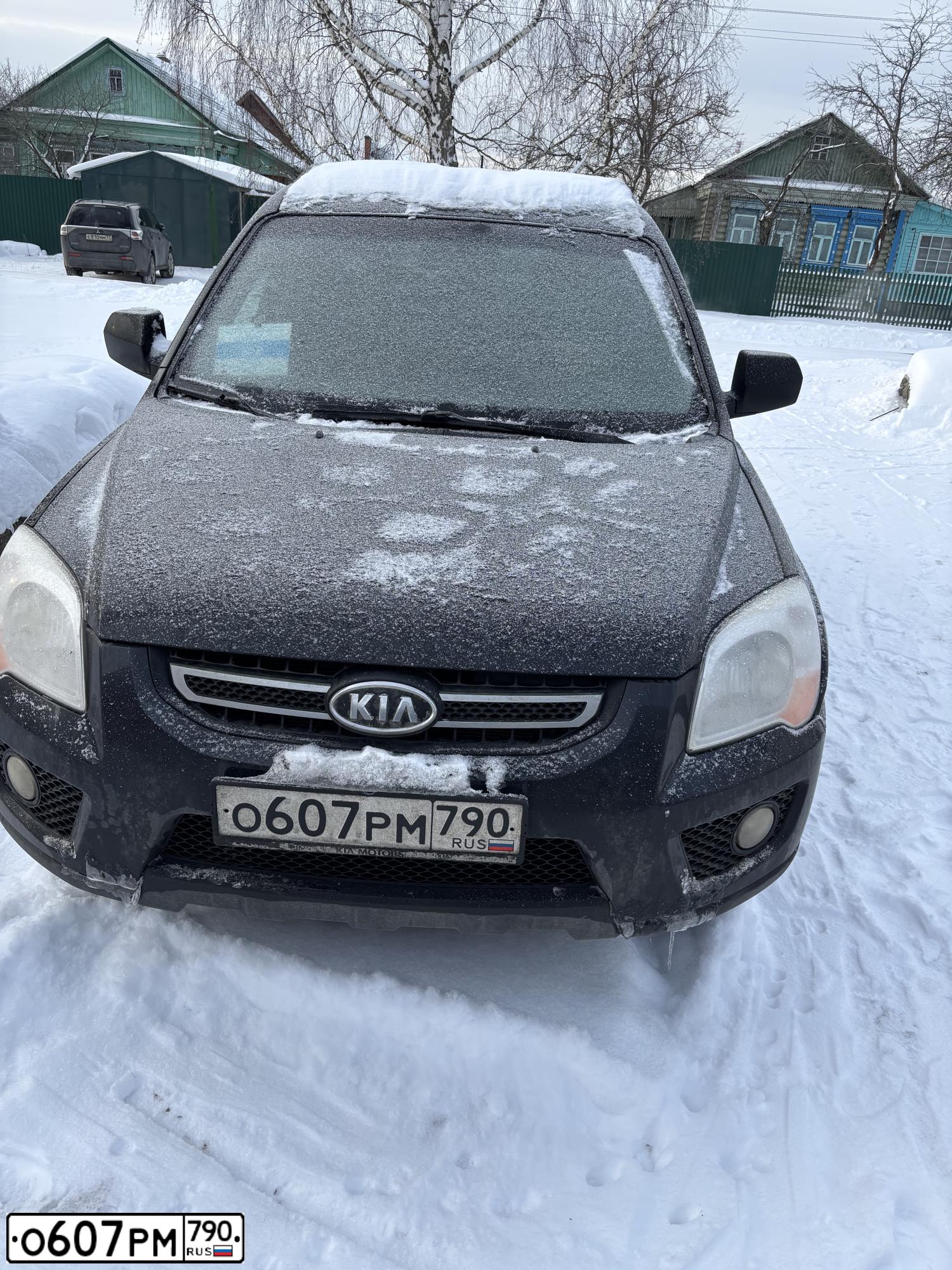Фото автомобиля KIA SPORTAGE, 2010 — госномер О607РМ790. Цвет: ЧЕРНЫЙ ПЕРЛАМУТР