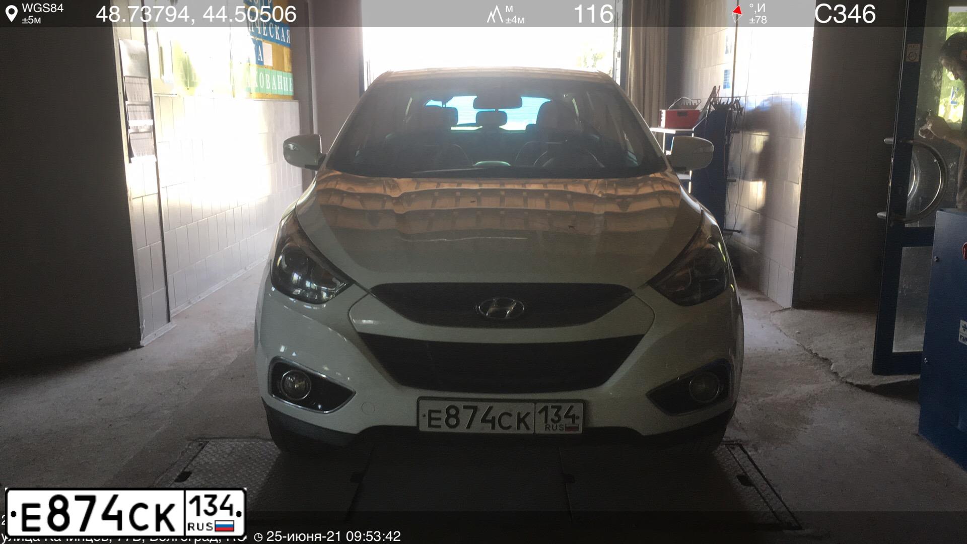 Фото автомобиля HYUNDAI IX35, 2014 — госномер Е874СК134. Цвет: Белый