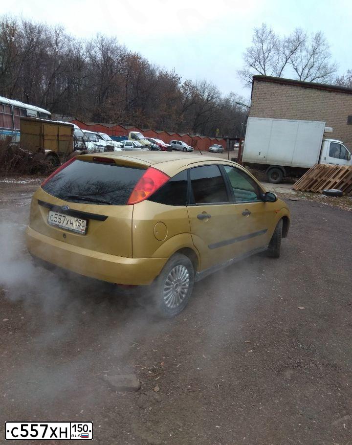 Фото автомобиля FORD FOCUS, 2001 — госномер Е464ВВ97. Цвет: ЖЁЛТЫЙ