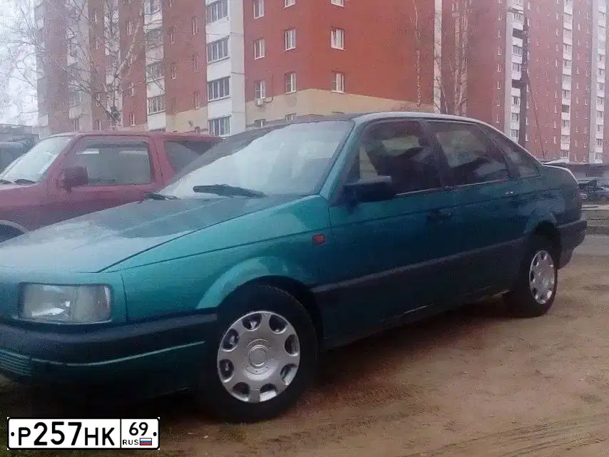 Фото автомобиля VOLKSWAGEN PASSAT, 1991 — госномер Р257НК69. Цвет: ЗЕЛЕНЫЙ