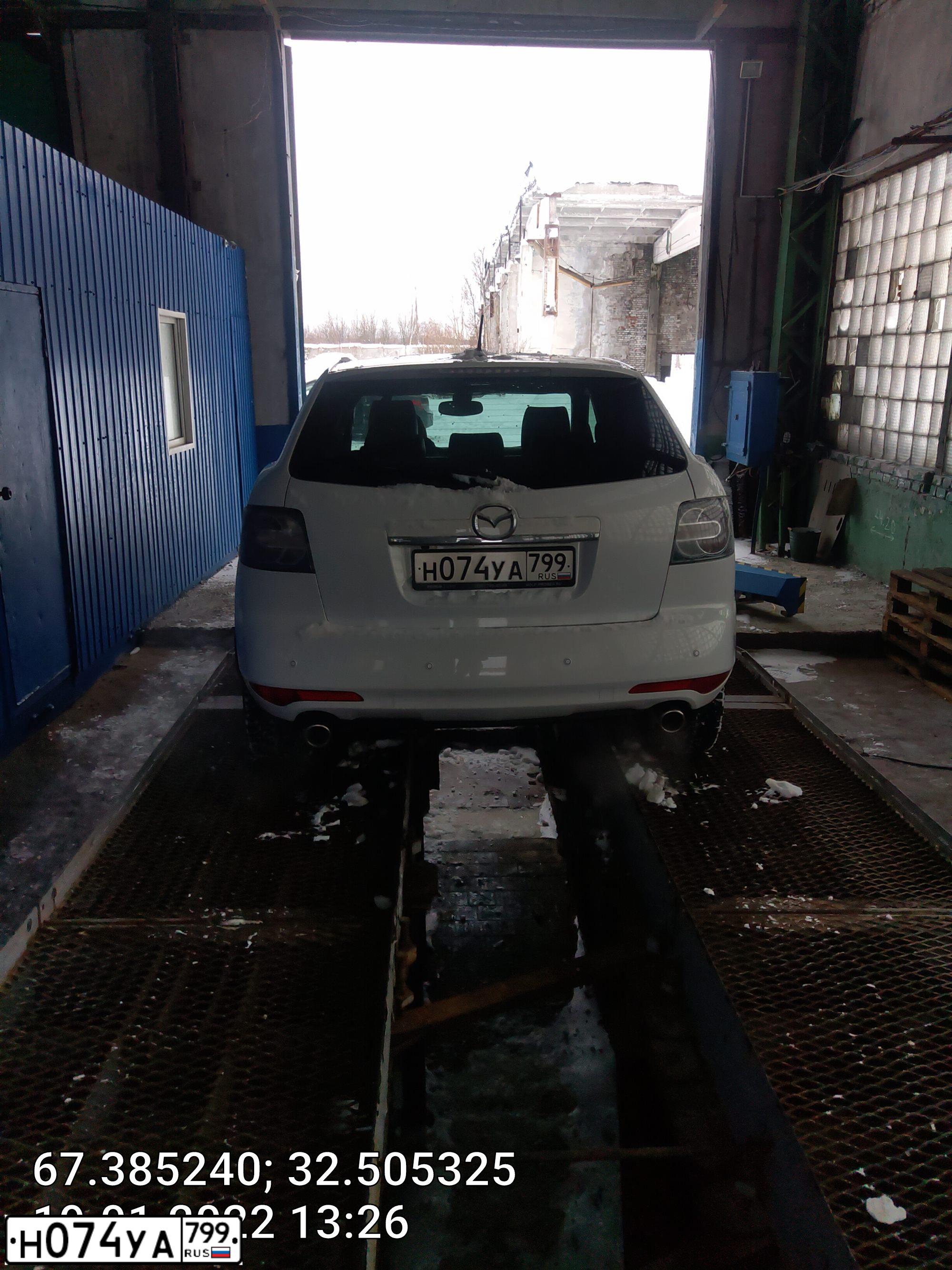 Фото автомобиля MAZDA CX-7, 2011 — госномер Н333ОС190. Цвет: Белый