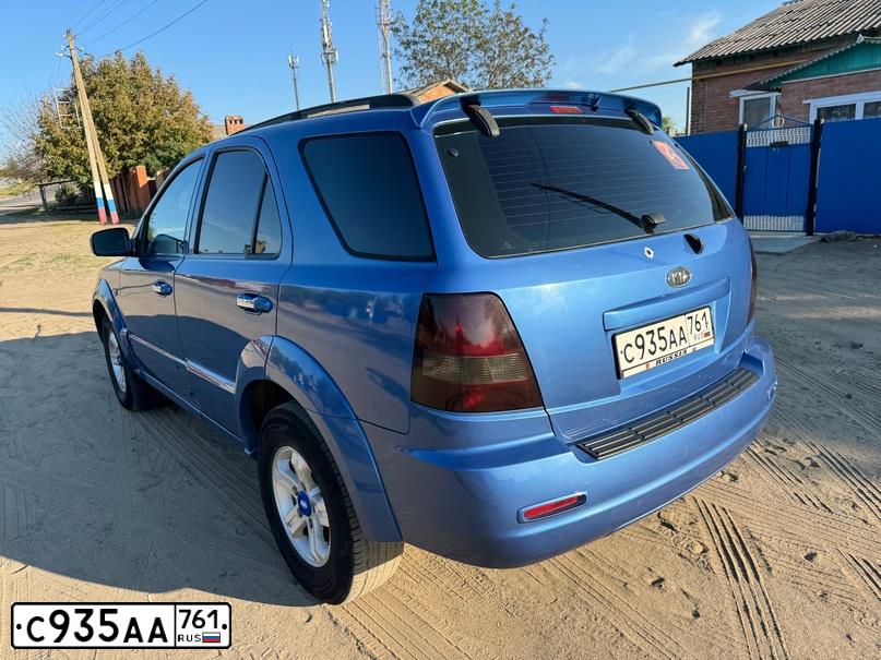 Фото автомобиля KIA SORENTO, 2005 — госномер С935АА761. Цвет: синий