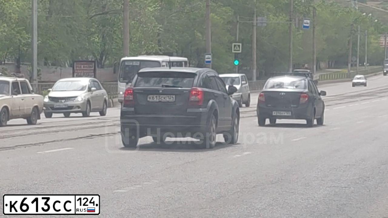 Фото автомобиля PEUGEOT 207, 2008 — госномер У930ЕУ198. Цвет: Красный