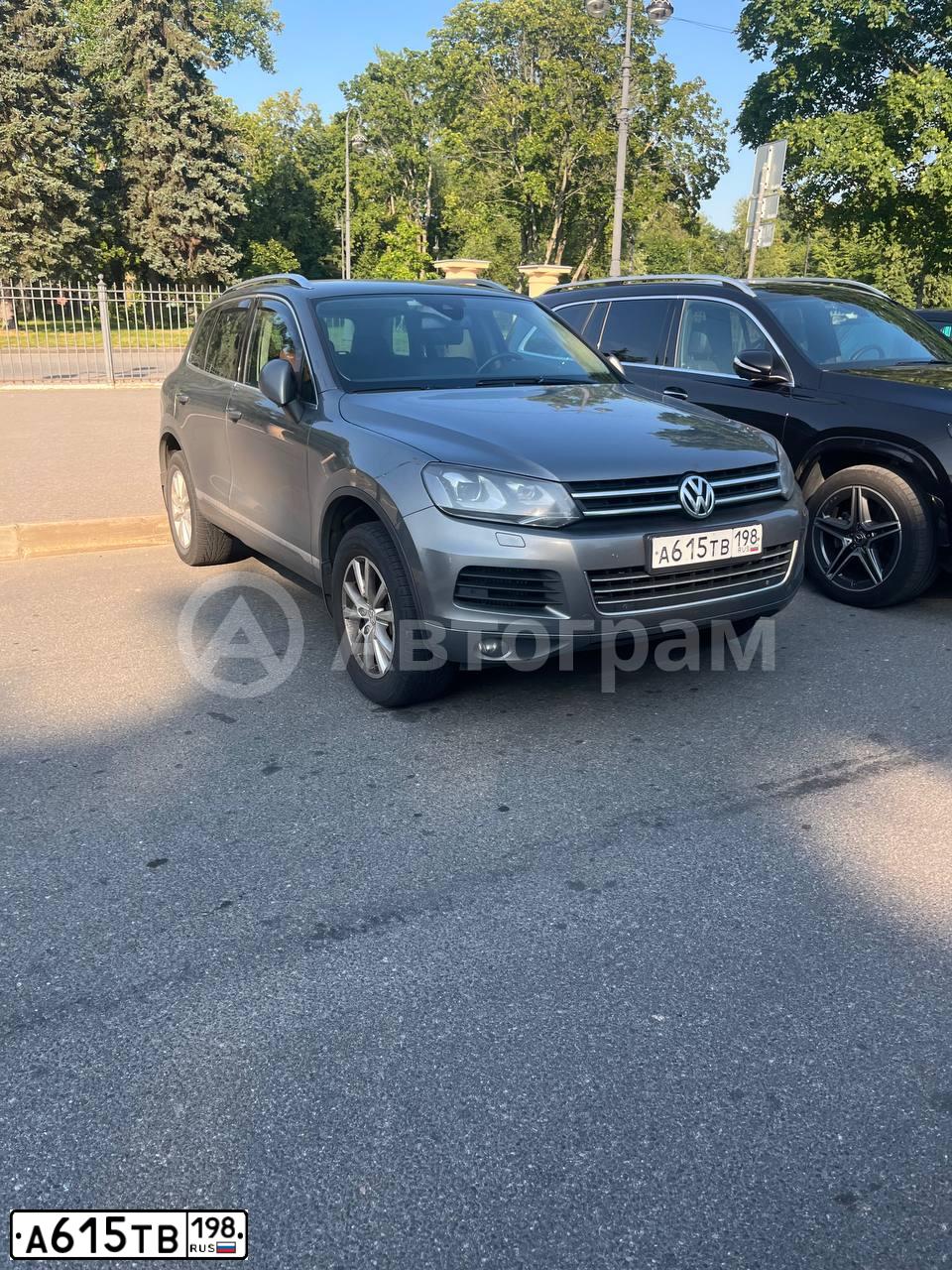 Фото автомобиля VOLKSWAGEN TOUAREG, 2014 — госномер А615ТВ198. Цвет: Серый