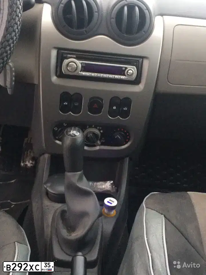 Фото автомобиля RENAULT LOGAN, 2010 — госномер К734АВ35. Цвет: БЕЖЕВЫЙ