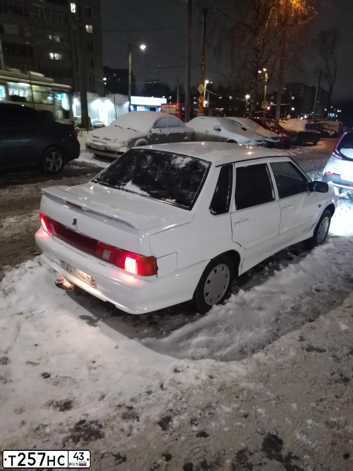 Фото автомобиля LADA 211540 LADA SAMARA, 2011 — госномер Н257НС43. Цвет: Белый