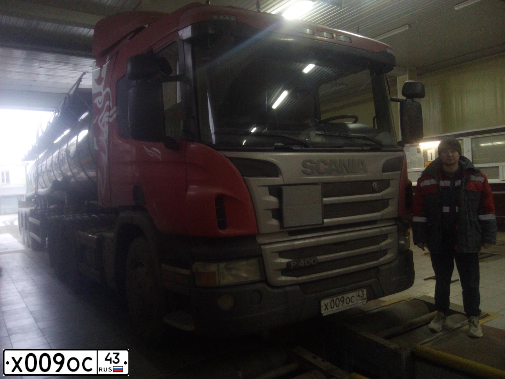 Фото автомобиля SCANIA A SERIE P 6X4, 2014 — госномер Х009ОС43. Цвет: Красный