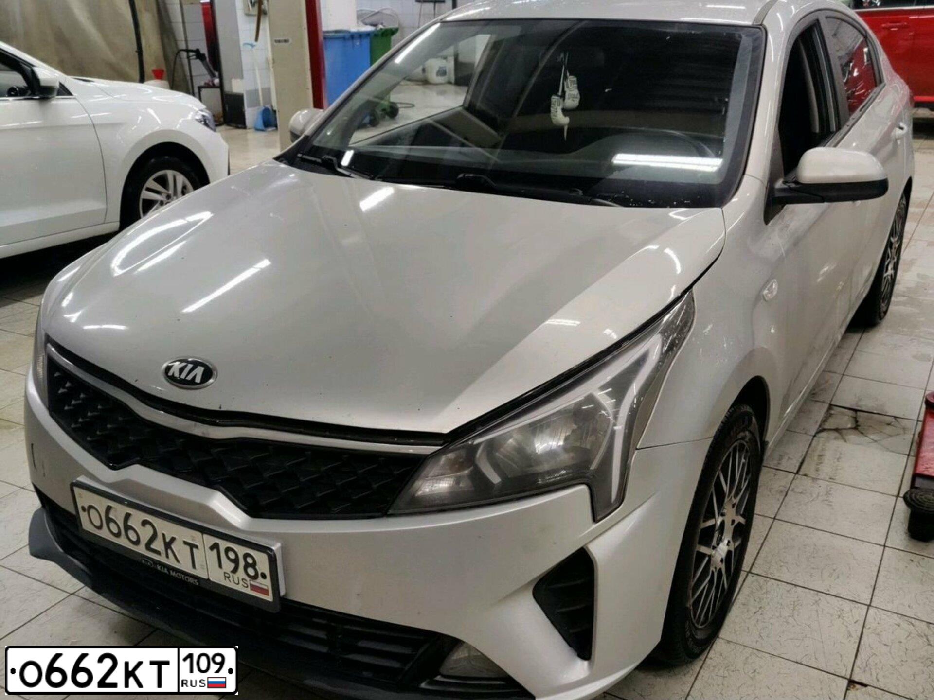 Фото автомобиля KIA RIO, 2020 — госномер К575ВН180. Цвет: СЕРЫЙ