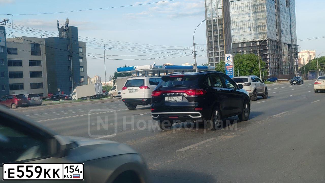 Фото автомобиля GEELY Y EMGRAND, 2014 — госномер У180ММ55. Цвет: Белый