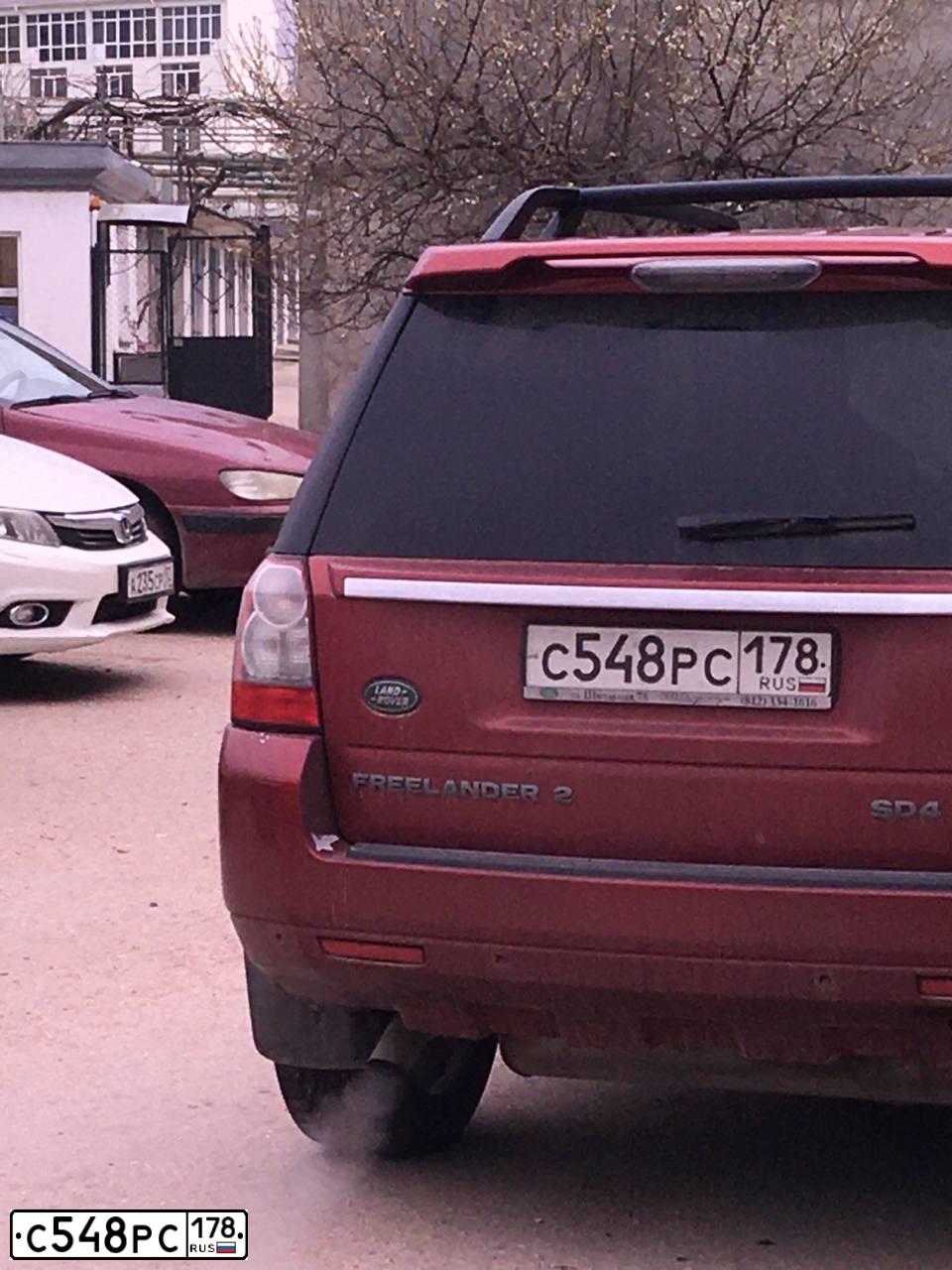 Фото автомобиля LANDROVER FREELANDER, 2010 — госномер Е086АМ178. Цвет: КРАСНЫЙ