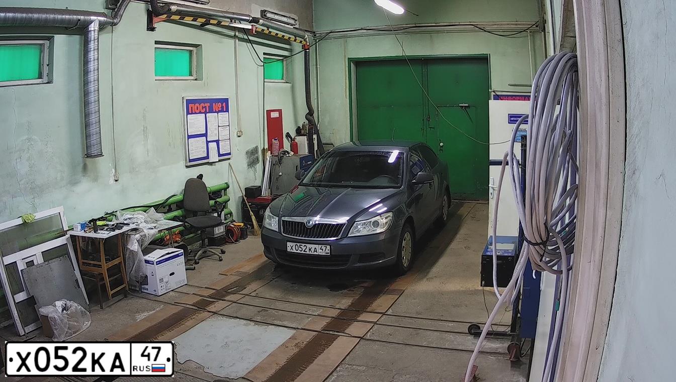 Фото автомобиля SKODA OCTAVIA, 2012 — госномер А562ТА147. Цвет: ТЕМНО-СЕРЫЙ
