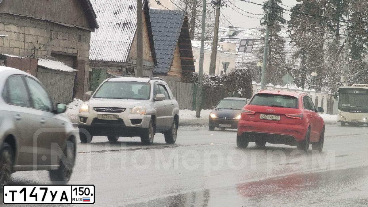 Фото автомобиля KIA SPORTAGE, 2008 — госномер Т147УА150. Цвет: СЕРЫЙ