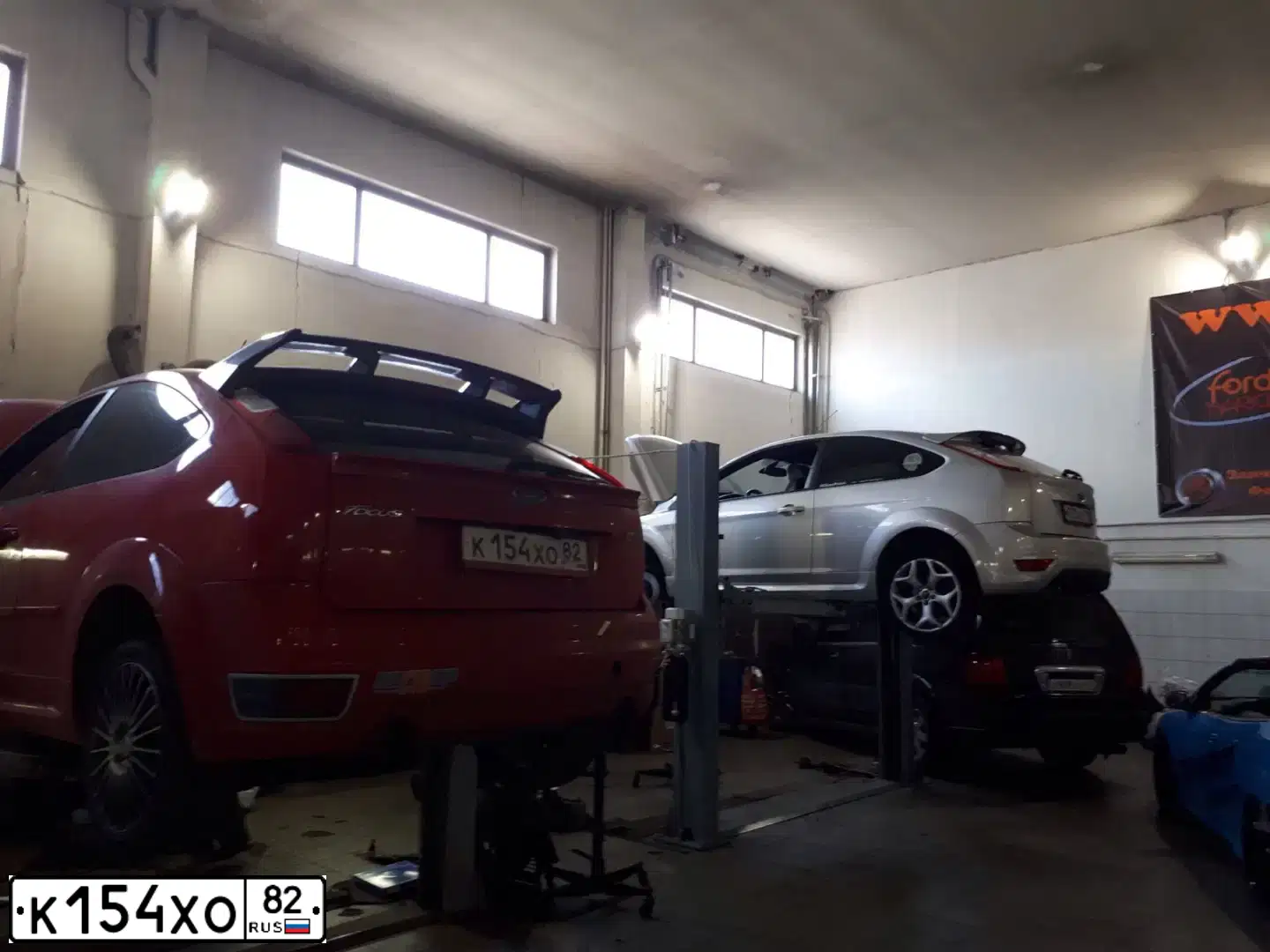 Фото автомобиля FORD D FOCUS, 2007 — госномер К001КВ178. Цвет: Красный
