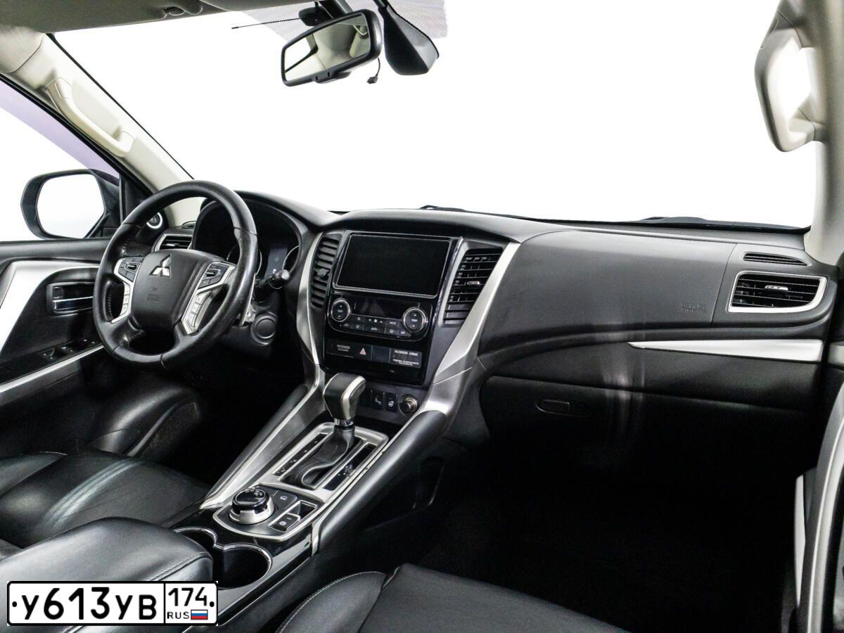 Фото автомобиля MITSUBISHI PAJERO SPORT, 2019 — госномер У613УВ174. Цвет: ЧЕРНЫЙ