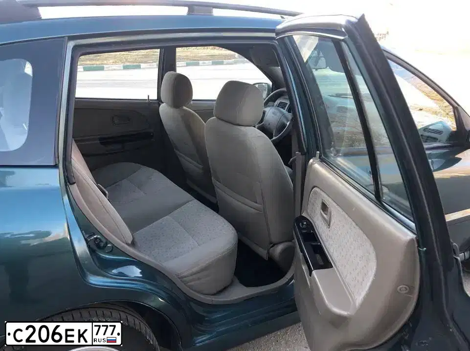 Фото автомобиля KIA RIO, 2004 — госномер С206ЕК777. Цвет: ЗЕЛЕНЫЙ