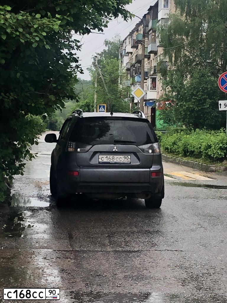 Фото автомобиля MITSUBISHI OUTLANDER, 2008 — госномер С168СС90. Цвет: СЕРЫЙ