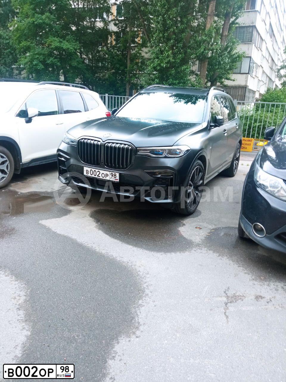 Фото автомобиля VOLVO V90, 2018 — госномер В002ОР98. Цвет: ЖЕМЧУЖНО-БЕЛЫЙ