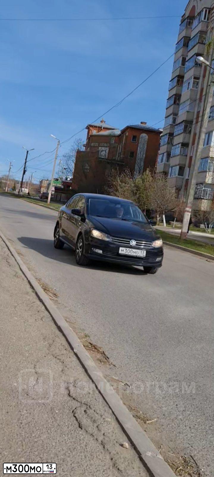 Фото автомобиля VOLKSWAGEN POLO, 2016 — госномер М300МО13. Цвет: ЧЕРНЫЙ
