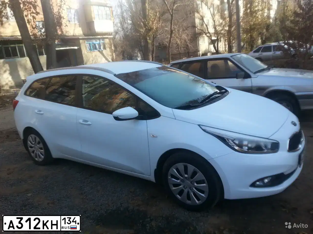 Фото автомобиля KIA CEE'D, 2012 — госномер Н937МО30. Цвет: Белый