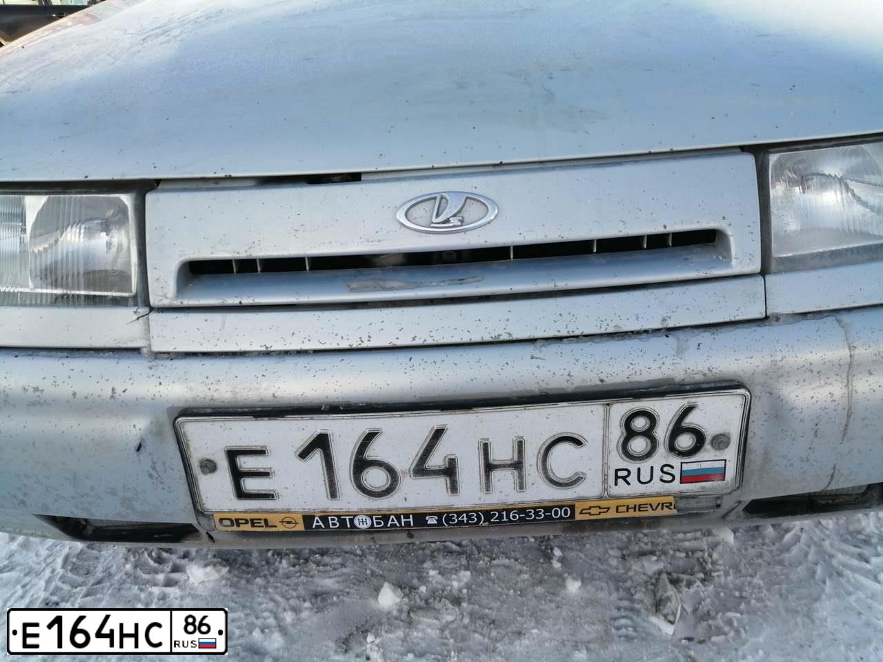 Фото автомобиля LADA 2110, 2004 — госномер Е164НС86. Цвет: Серебристо-Желтый
