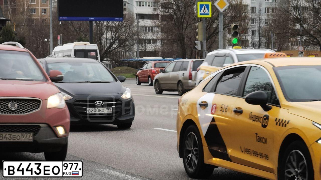 Фото автомобиля AUDI A4, 2009 — госномер Н696АВ50. Цвет: ТЕМНО-СЕРЫЙ