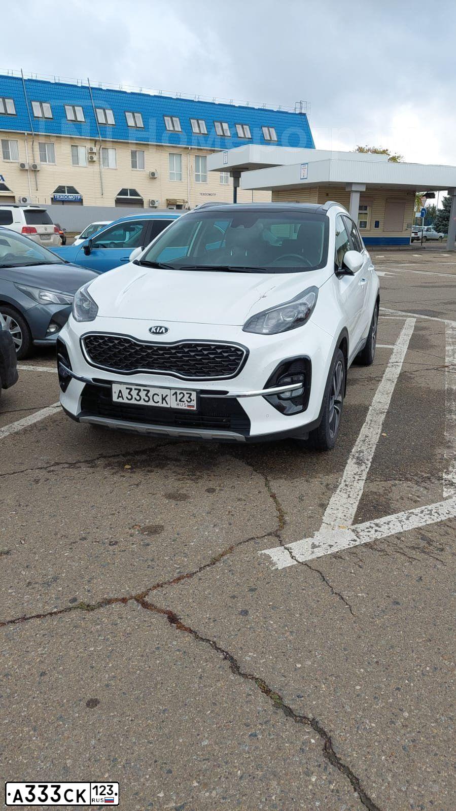 Фото автомобиля HYUNDAI SOLARIS, 2012 — госномер А333СК123. Цвет: Красный