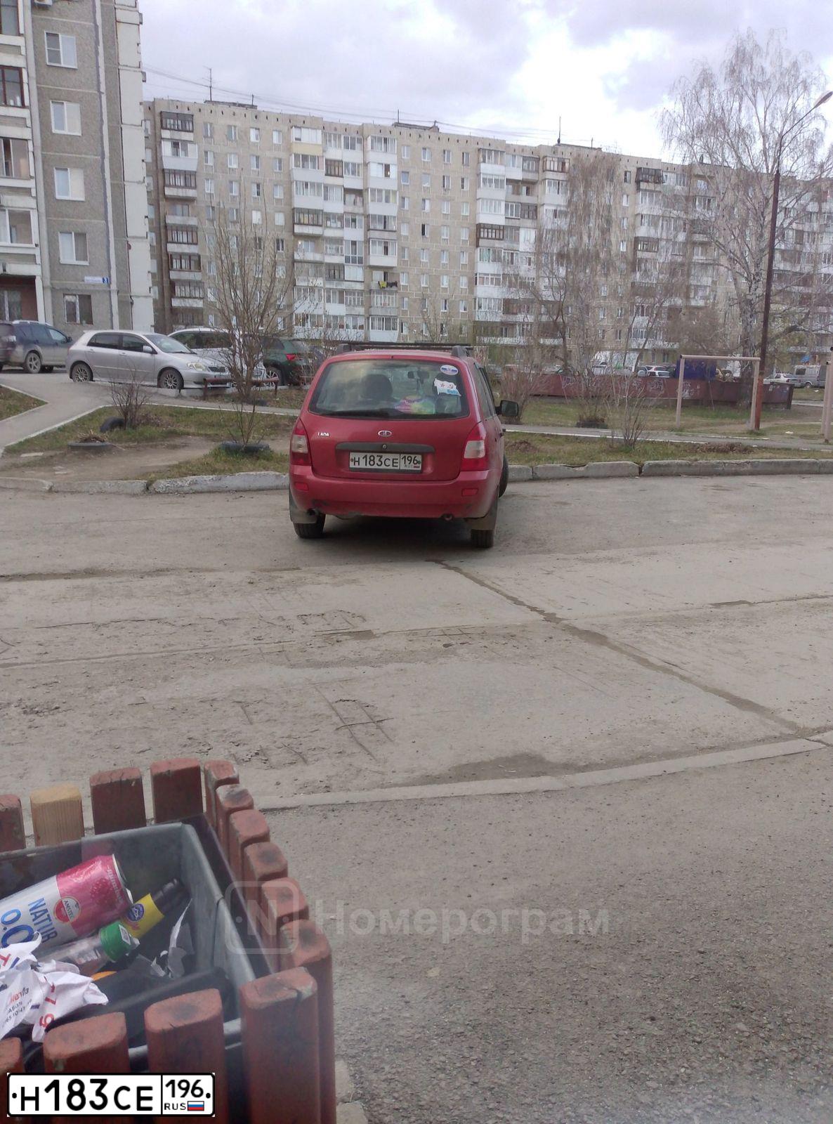 Фото автомобиля LADA 1117 KALINA, 2009 — госномер Н183СЕ196. Цвет: Красный