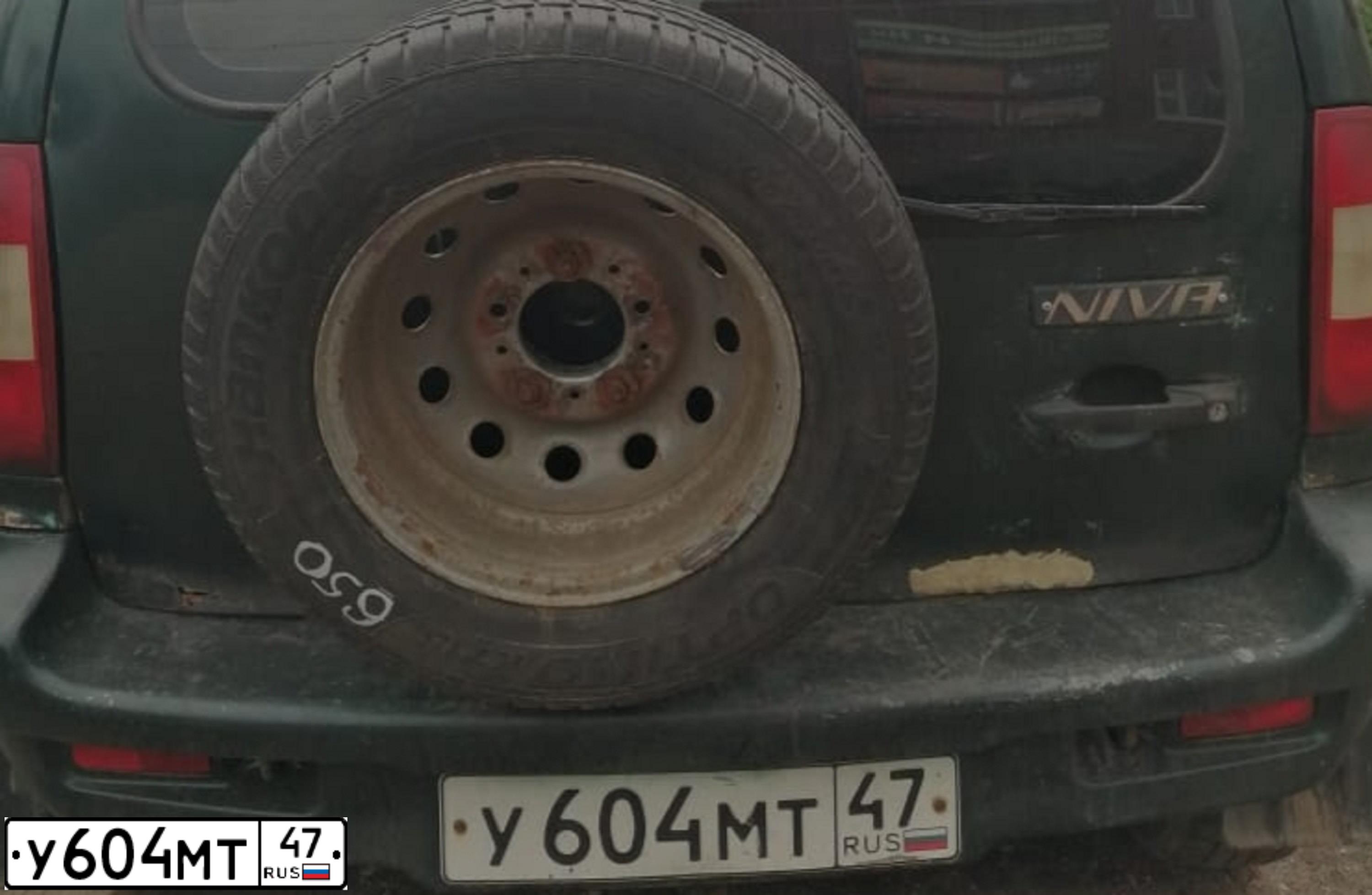 Фото автомобиля CHEVROLET NIVA, 2005 — госномер У604МТ47. Цвет: ТЕМНО-ЗЕЛЕНЫЙ