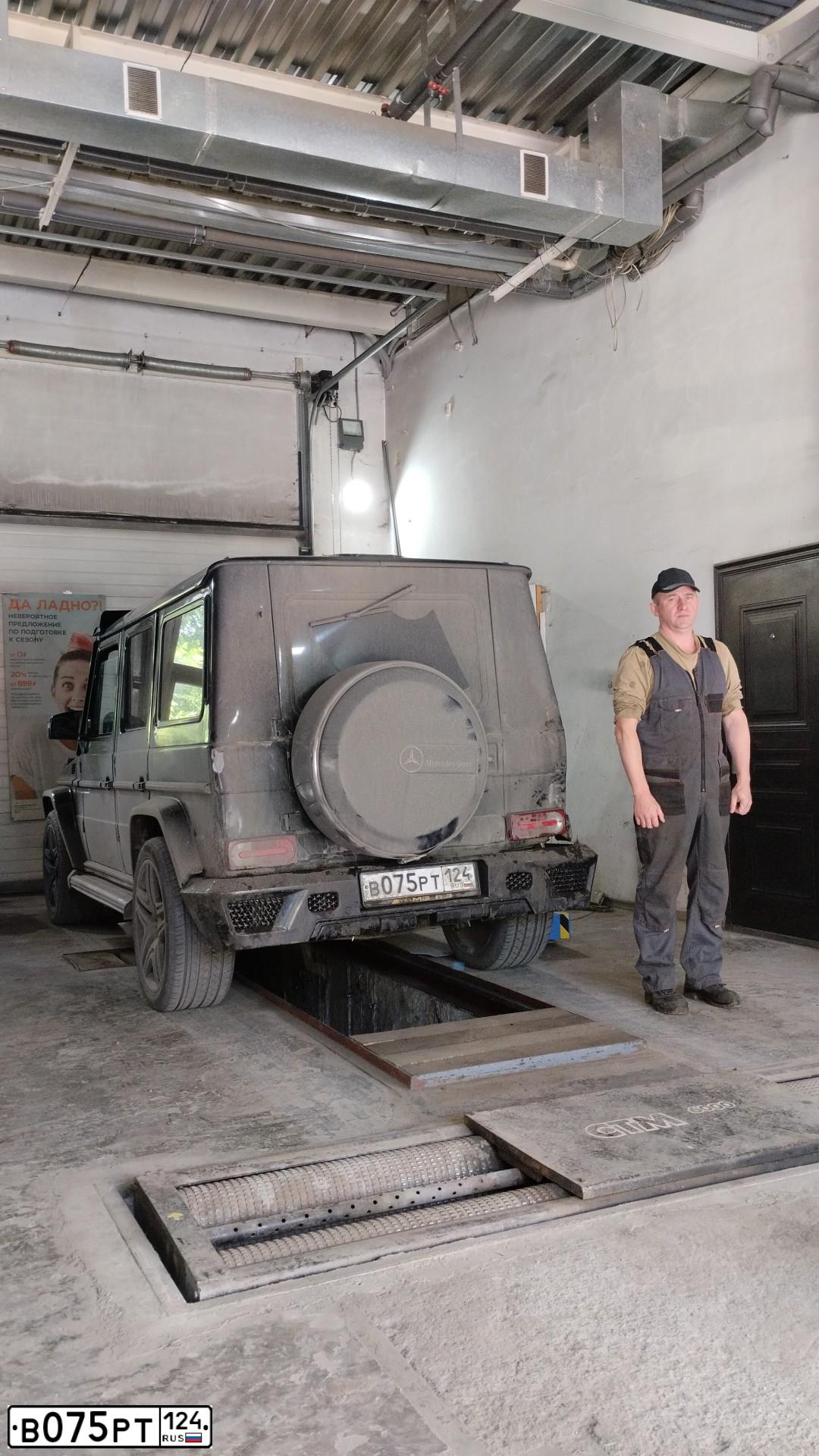 Фото автомобиля MERCEDES G-KLASSE, 2003 — госномер У999МТ47. Цвет: ЧЕРНЫЙ