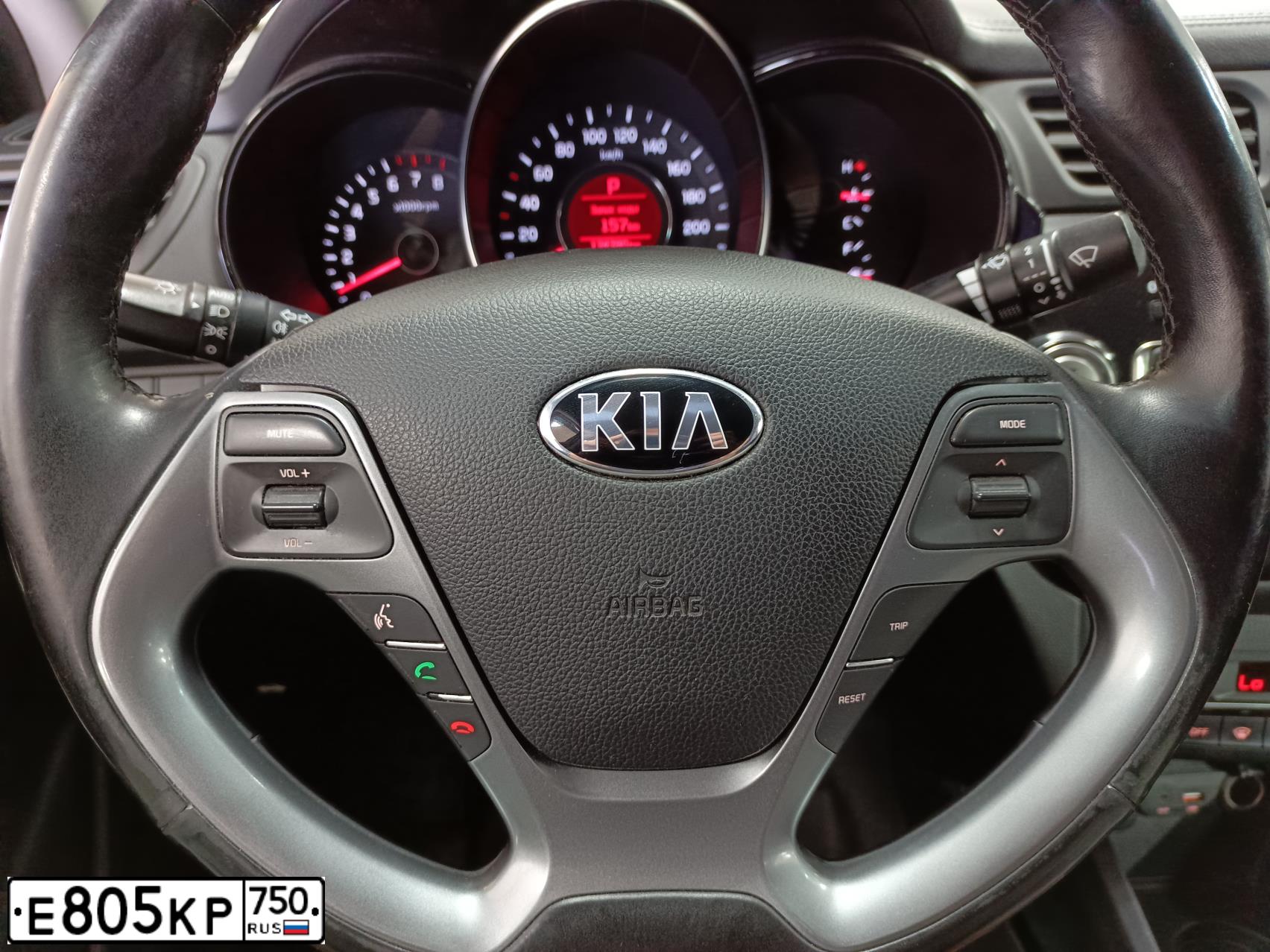 Фото автомобиля KIA RIO, 2015 — госномер С941АО46. Цвет: Красный