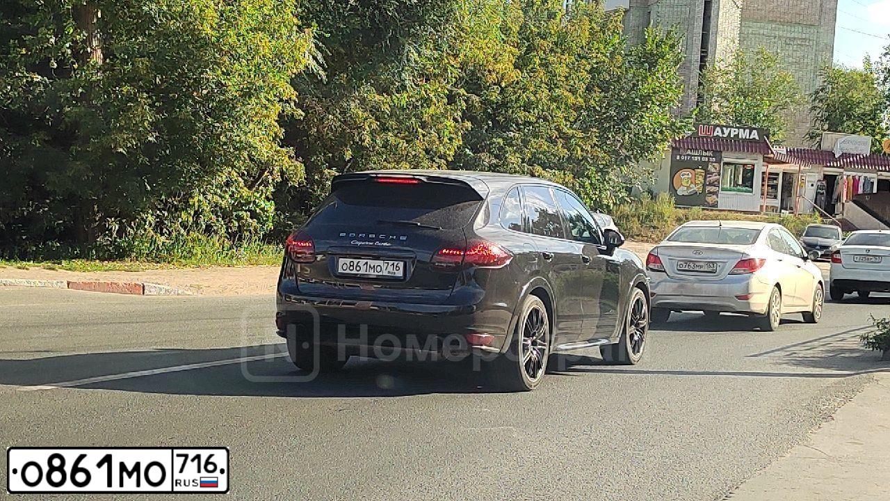 Фото автомобиля PORSCHE CAYENNE, 2014 — госномер Р472ЕТ799. Цвет: ЧЕРНЫЙ