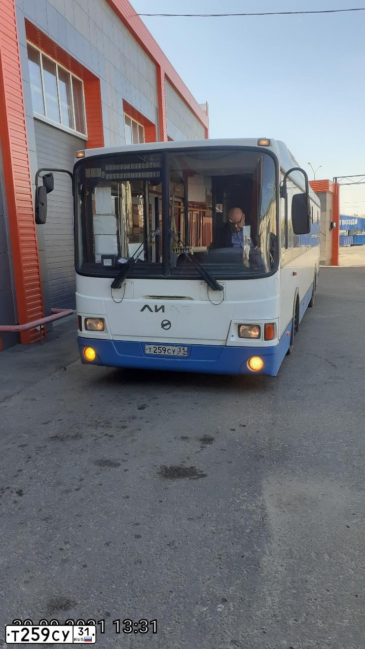 Фото автомобиля LIAZ 5293, 2013 — госномер Р105ВО181. Цвет: белый синий