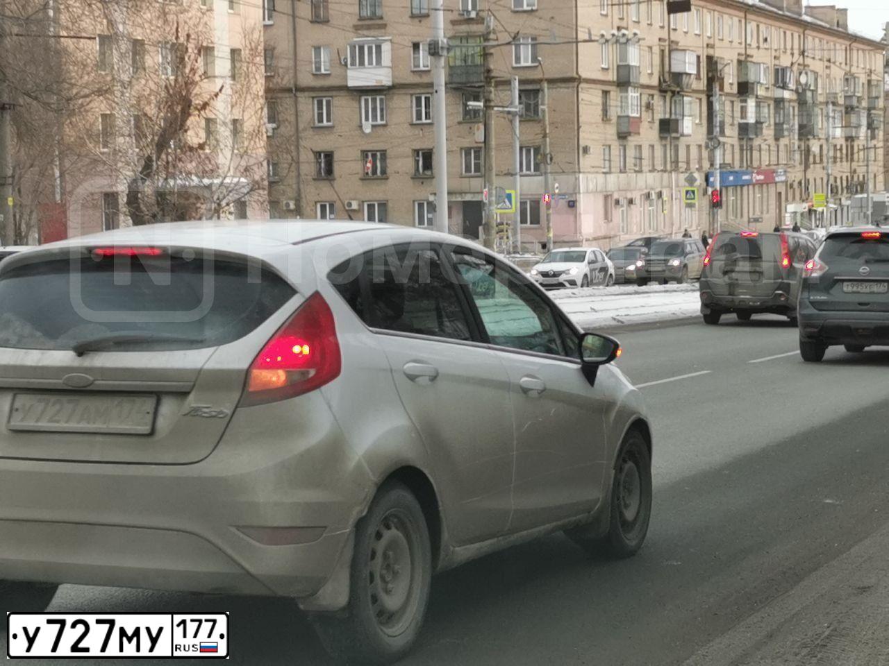 Фото автомобиля PORSCHE CAYENNE, 2003 — госномер М145ВС82. Цвет: Белый