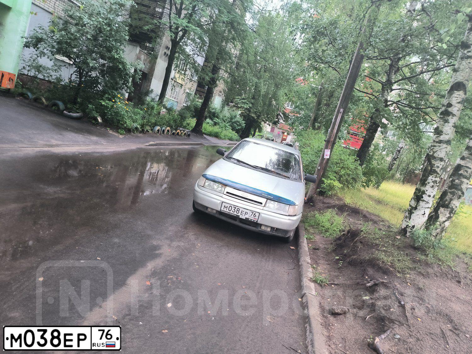 Фото автомобиля LADA 2111 LADA, 2002 — госномер М038ЕР76. Цвет: СЕРЫЙ