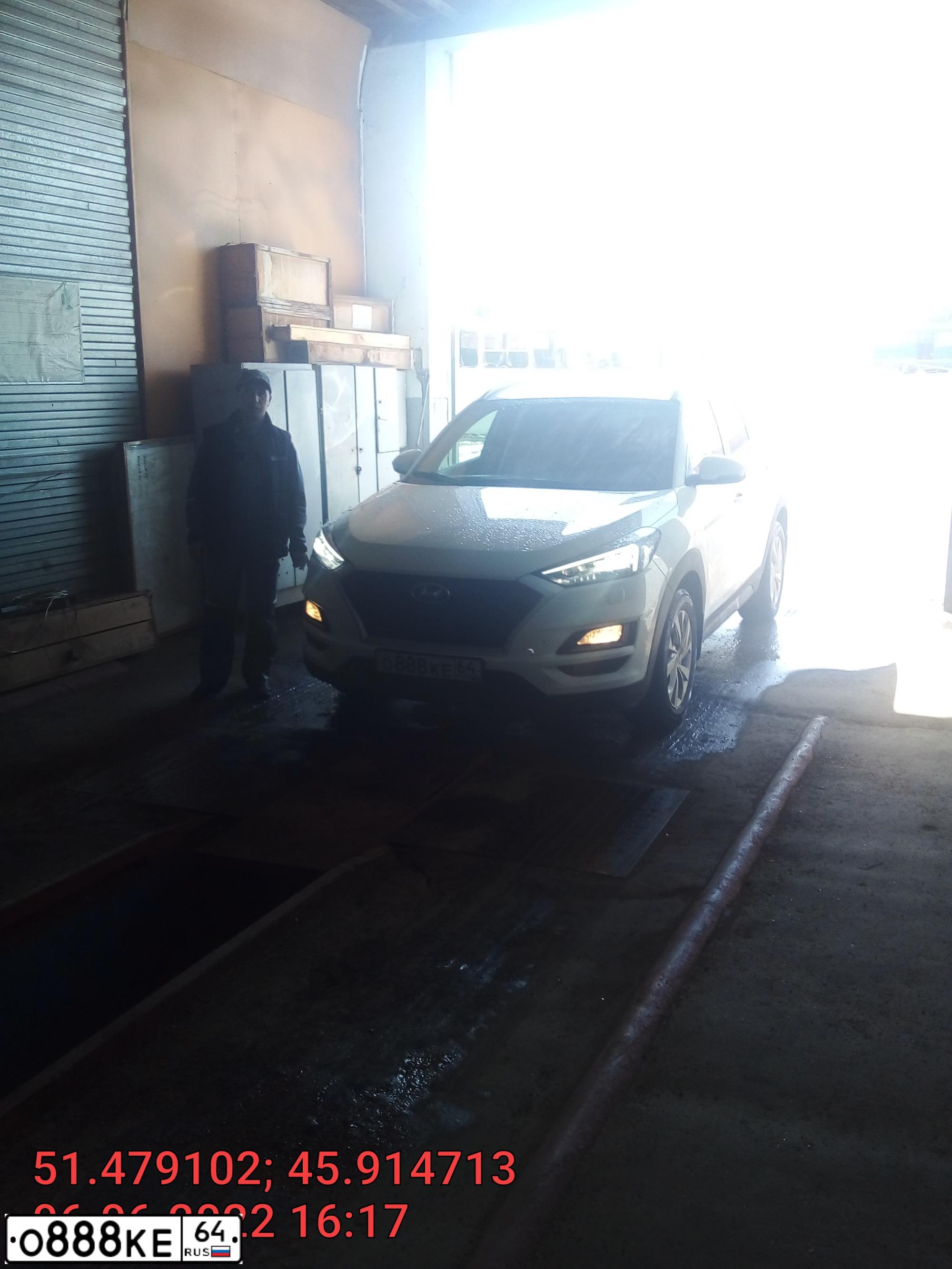 Фото автомобиля LADA 2112 LADA, 2007 — госномер О888КЕ64. Цвет: ЖЕЛТЫЙ