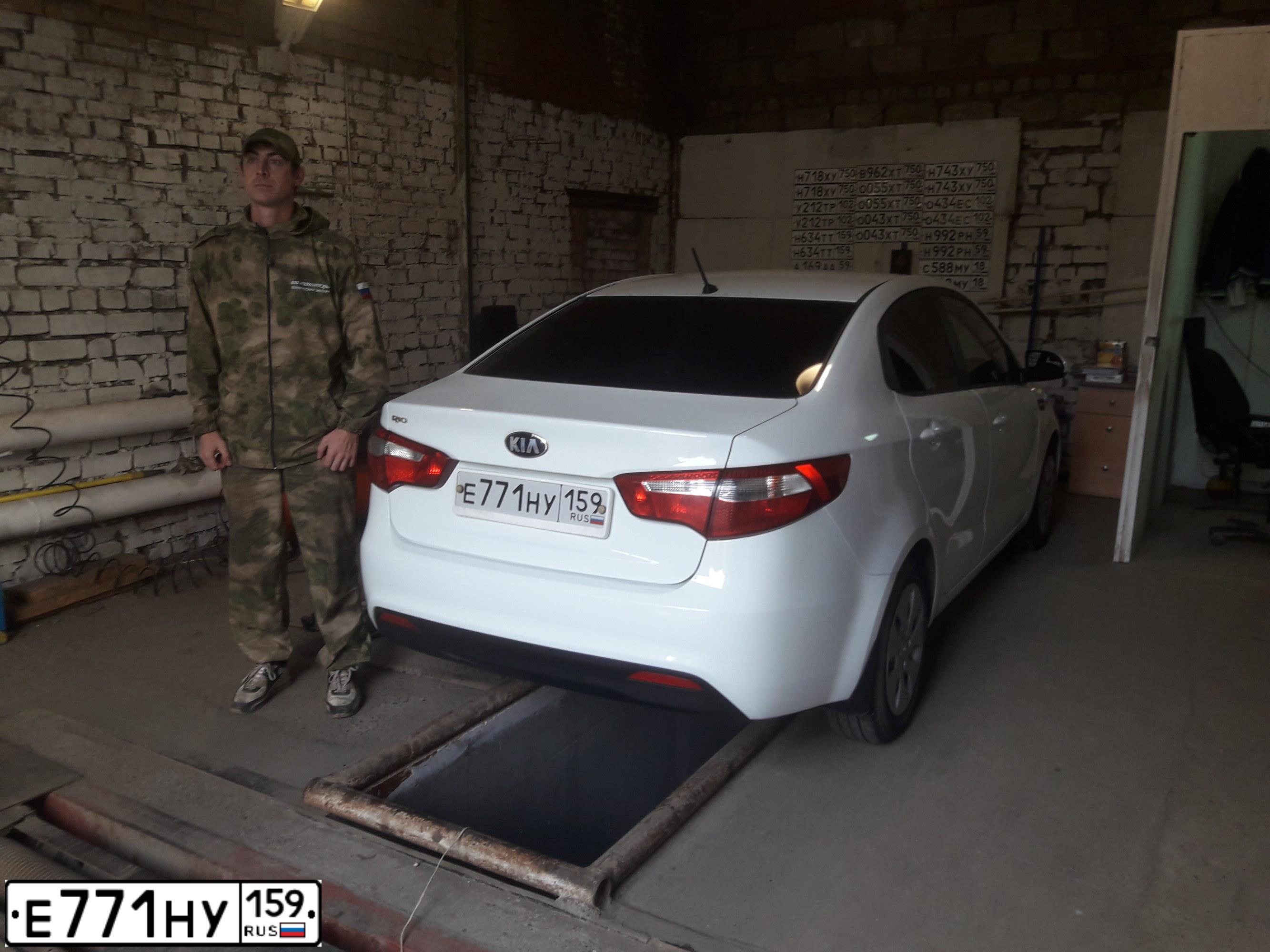 Фото автомобиля KIA RIO, 2014 — госномер Е771НУ159
