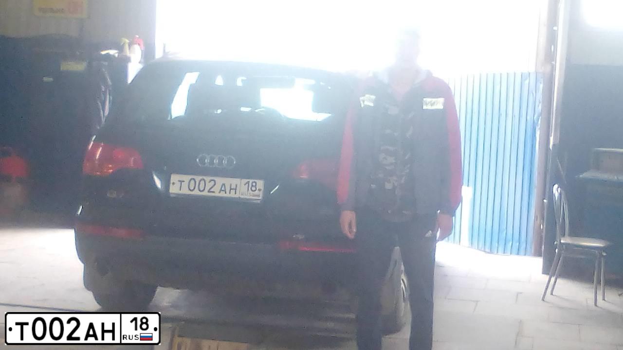 Фото автомобиля AUDI Q7, 2007 — госномер Т002АН18. Цвет: ЧЕРНЫЙ
