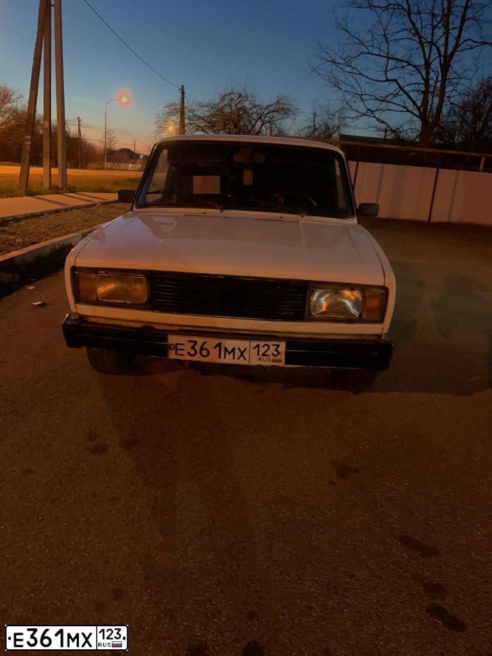 Фото автомобиля VAZ 2105 LADA, 1999 — госномер Е361МХ123. Цвет: ЯРКО-БЕЛЫЙ
