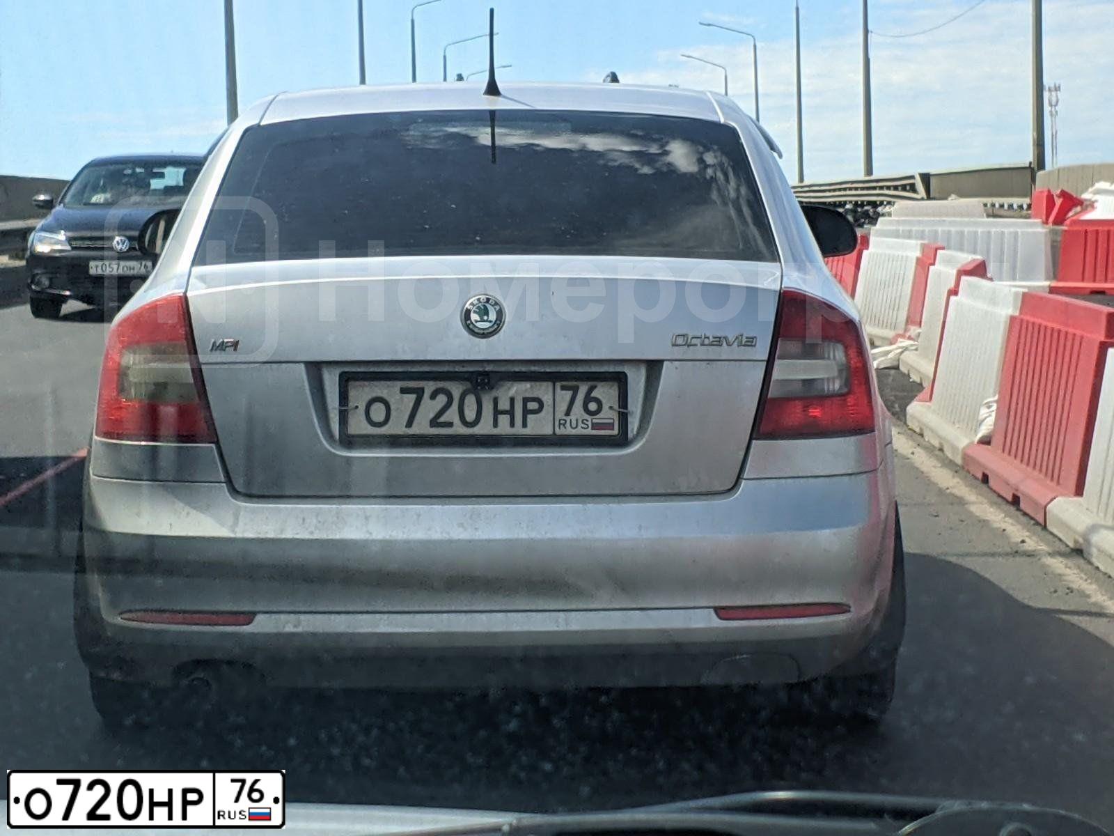 Фото автомобиля SKODA OCTAVIA, 2012 — госномер О720НР76. Цвет: СЕРЫЙ